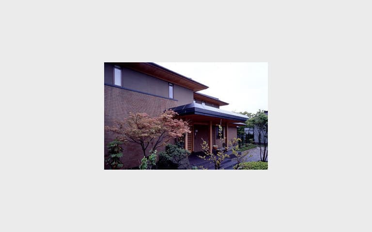 瓦屋根の豪邸_外観_2