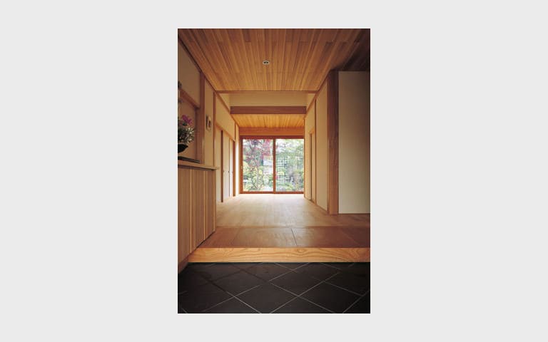 瓦屋根の豪邸_エントランス_1