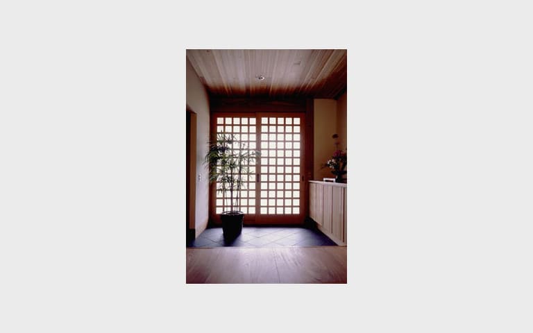 瓦屋根の豪邸_エントランス_2